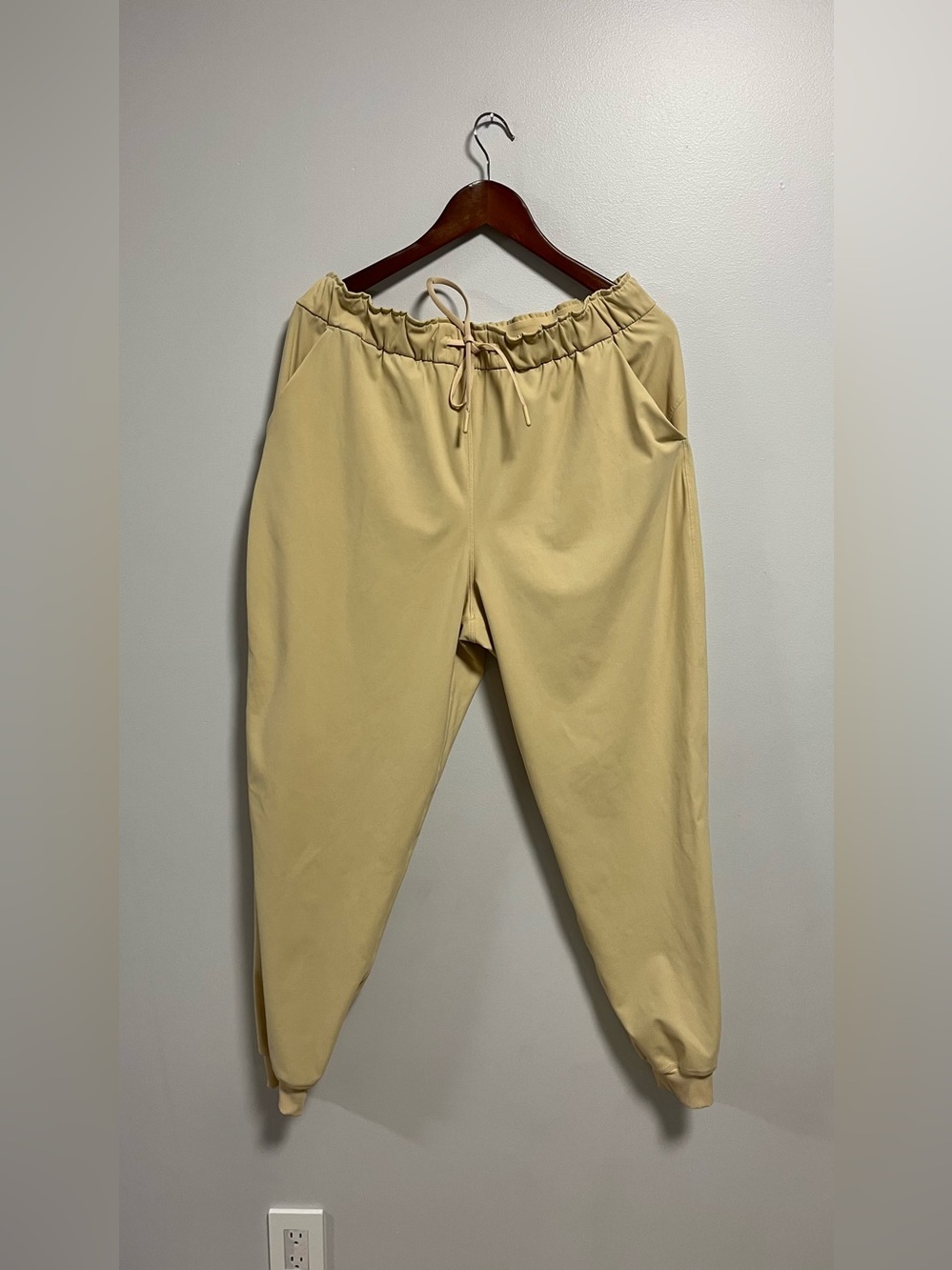 Lululemon high rise Keep Moving Jogger Trench size 12